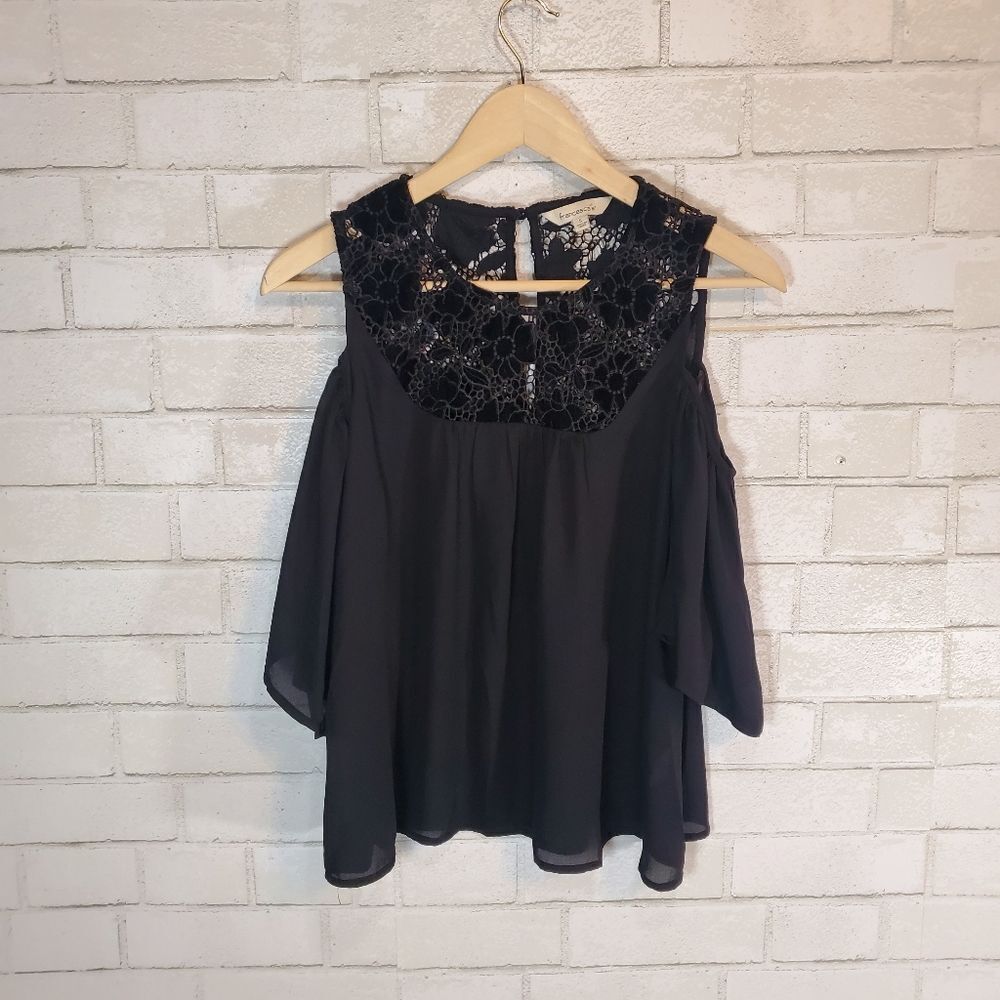 Francesca's Collections open shoulder blouse